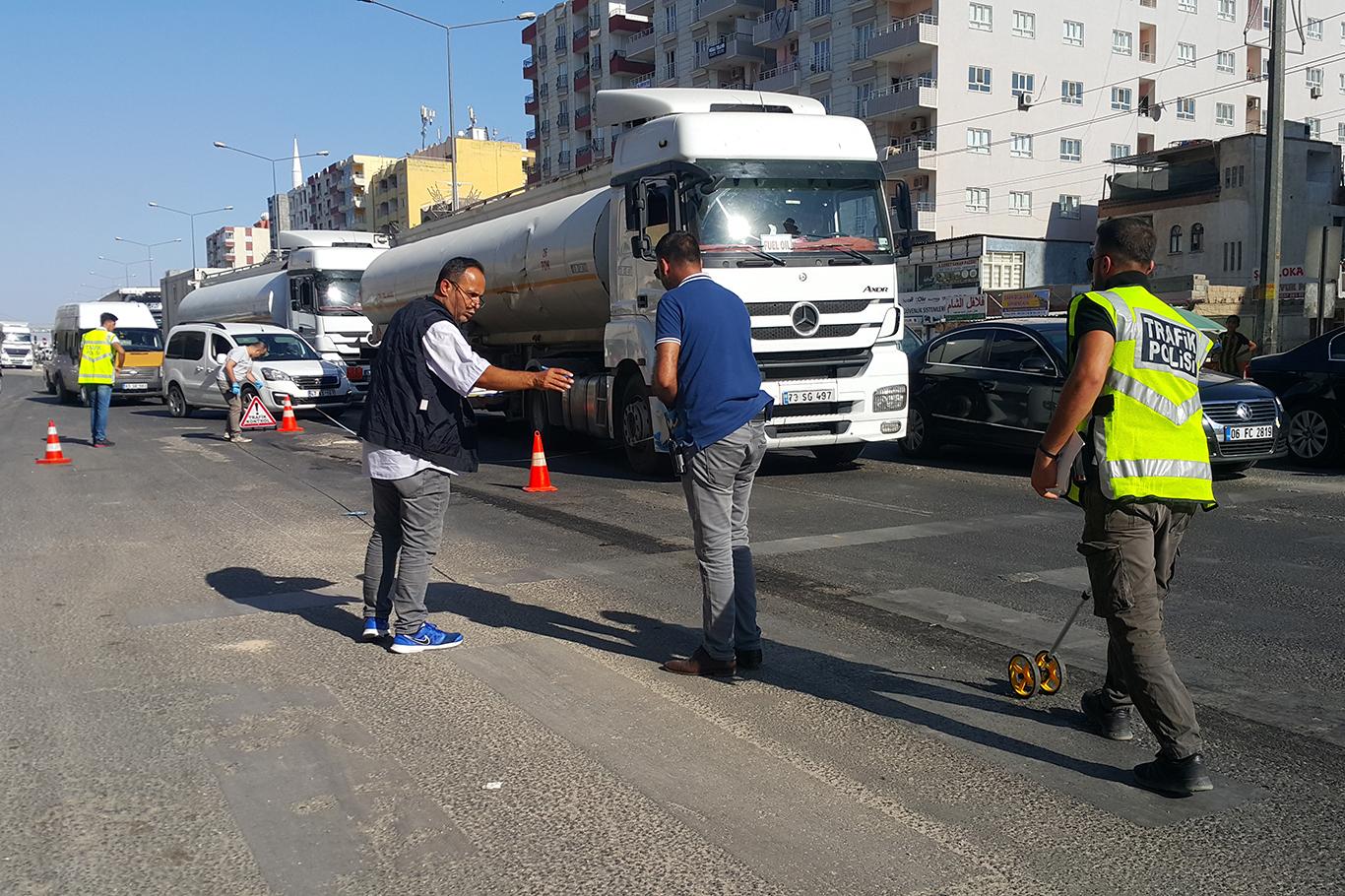 TIR’ın çarptığı yaşlı adam feci şekilde can verdi TIR’ın çarptığı yaşlı adam feci şekilde can verdi